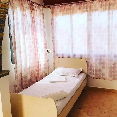 Vila Aliaj Deluxe Rooftop With Private Balcony *