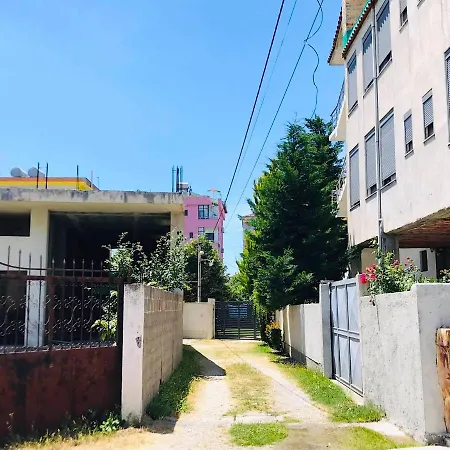 Vila Aliaj Deluxe Rooftop With Private Balcony