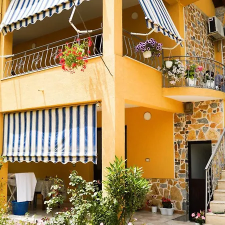 Vila Aliaj Deluxe Rooftop With Private Balcony *