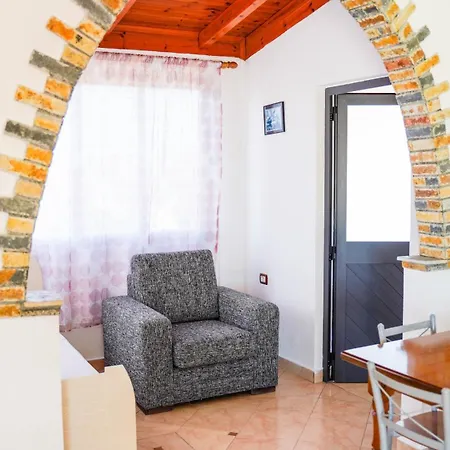 Vila Aliaj Deluxe Rooftop With Private Balcony Apartment